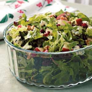 Contest-Winning Holiday Tossed Salad Recipe -With its red and green ingredients, this salad is perfect for Christmas meals. Local cranberries and blue cheese make a great combination with salad greens, apples, walnuts and a simple cranberry vinaigrette. It’s a family favorite. Cranberry Vinaigrette, Holiday Salad, Warm Salad Recipes, Christmas Salad Recipes, Lemon Vinegar, Chicken Salads, Christmas Meals, Potato Salads, Salads Pasta