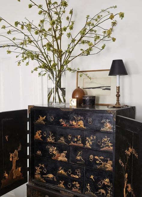 Neutral Chinoiserie, Hand Painted Dressers, Asian Interior, Gramercy Park, Asian Homes, Asian Home Decor, Chinoiserie Style, Chinoiserie Chic, Painted Dresser