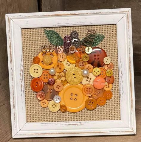 53 Easy Fall Crafts You'll Definitely Want to Make and Sell this Year Call Craft Ideas, Natal, Tela, Upcycling, Button Craft Ideas For Adults, Fall Crafts With Buttons, Fall Make And Take Crafts For Adults, Button Pumpkin Craft, Old Buttons Ideas