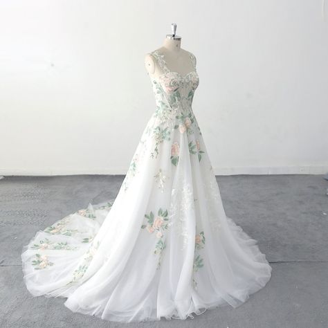 Wedding Spaghetti, Forest Fairy Wedding Dress, Forest Fairy Wedding, Cottagecore Wedding Dress, Wedding Dress Green, Green Wedding Dress, Forest Wedding Dress, Cottagecore Wedding, Green Wedding Dresses