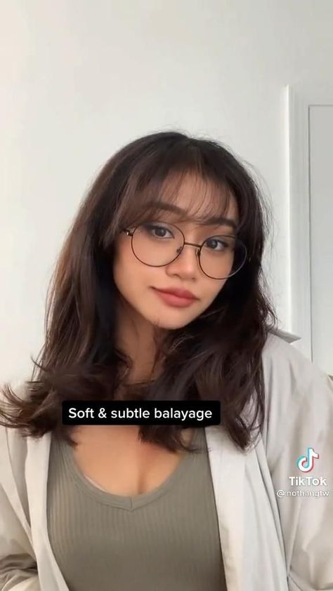 Filipino Wispy Bangs, Wispy Bangs Hair Styles, Haircuts For No Styling, Felco Haircut Girl, Haircuts For Glasses Wearers, Felco Haircut Girl Long, Wide Jaw Haircut Women, Felco Haircut Girl Long Hair, Wispy Bangs Fine Hair