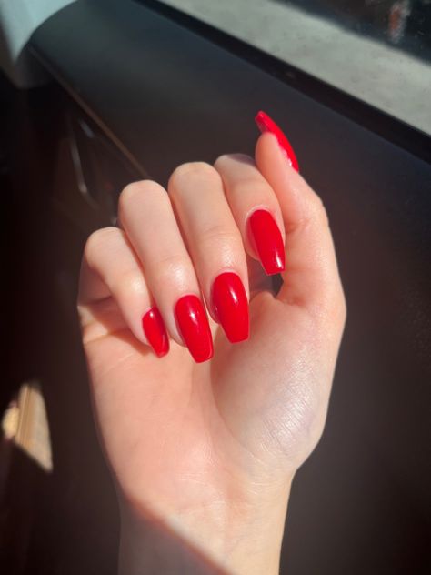 Plain Red Acrylic Nails Coffin, Coffin Shaped Red Nails, Candy Apple Red Nails Gel, Coffin Shape Red Nails, Coffin Red Nails Design, Coffin Red Acrylic Nails, Candy Apple Red Nails Acrylic, Red Nails Coffin Medium, Red Apple Nails