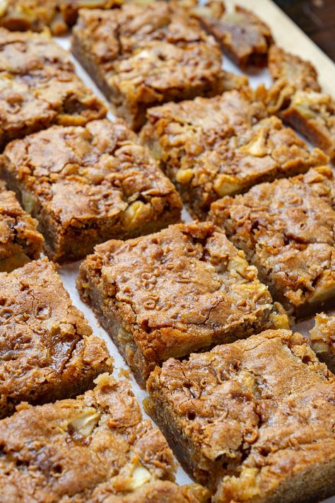 Toffee Apple Cookies, Cinnamon Toffee Cookies, Cornflake Recipes, Egg Bakes, Cinnamon Bars, Blondie Bars, Caramel Apple Cheesecake Bars, Fall Deserts, Closet Cooking