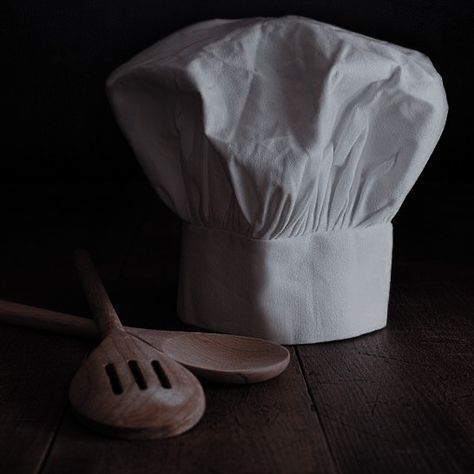 Cooking Profile Picture, Food Critic Aesthetic, Future Chef Wallpaper, Chef Pictures, 2023 Mood, Cooking Photography, Vision Board Images, Hat Aesthetic, Female Chef