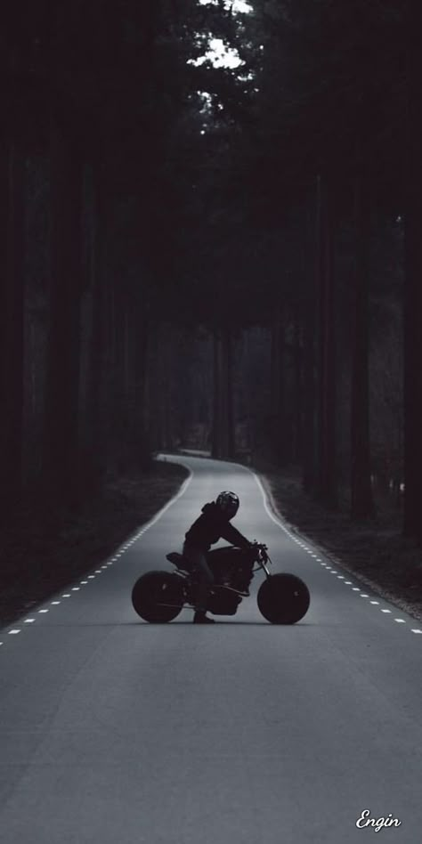 Xe Ducati, Image Moto, Мотоциклы Cafe Racers, Motorcycle Wallpaper, Motorcycle Photography, Motorcycle Aesthetic, Futuristic Motorcycle, Bike Photoshoot, Bike Photography