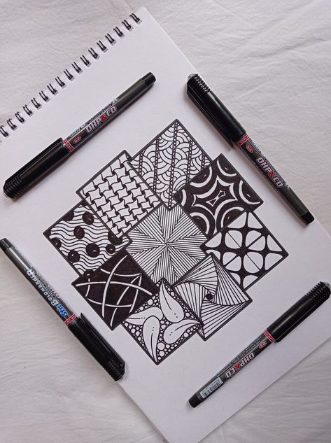 Doodle and mandala drawing ideas Symmetry Design Pattern, Square Sketchbook Ideas, Square Zentangle Patterns, Zen Doodle Art Ideas, Square Mandala Drawing, Square Doodles, Mandala Art Unique Designs, Elements Of Art Line, Square Sketchbook