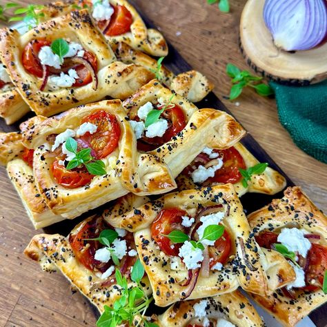 Tomato Feta Puff Pastry, Feta Puff Pastry Appetizers, Cheesy Puff Pastry, Cookbook Club, Feta Tomato, Tomato And Feta, Cream Cheese Pastry, Strawberry Nutella, Puff Pastry Appetizers