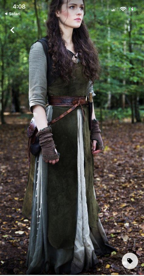 Larp Costume Female, The Pevensies, Ren Faire Outfits, Ren Faire Costume, Viking Dress, Fair Outfits, Viking Costume, Larp Costume, Viking Woman