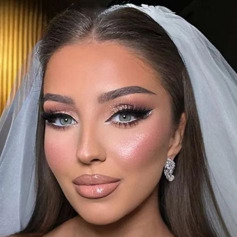 WBYT. on Instagram: "This bridal makeup is perfection 🩶 @v.i.mua  #weddingsbyyourstruly" Winged Bridal Makeup, Hollywood Bridal Makeup, Bridal Makeup Full Glam, Pink Bridal Makeup Looks, Bridal Makeup Glam, Full Glam Wedding Makeup, Full Glam Bridal Makeup, Engagement Makeup Look, Walima Makeup