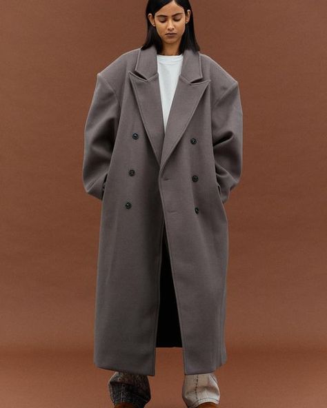 Oversized Coat Outfit, Blazer For Boys, Minimal Outfit, Grey Coat, Peak Lapel, Oversized Coat, Coat Outfits, Comfort Wear, Double Breasted Coat