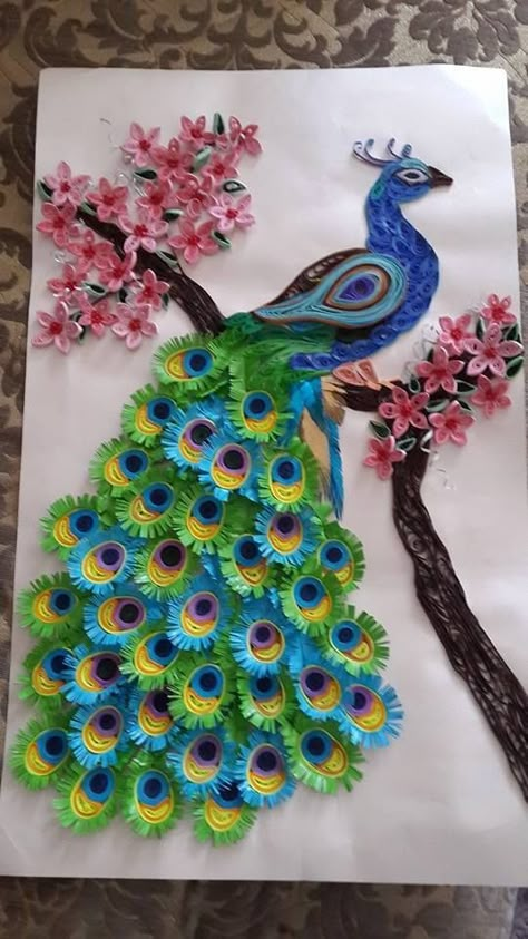 Paper Craft Diy Or Kids Ideas Free Tutorial Peacock Craft Ideas, Peacock Quilling, Quilled Peacock, Paper Peacock, Peacock Crafts, Arte Quilling, Desain Quilling, Quilled Paper Art, Paper Quilling Patterns