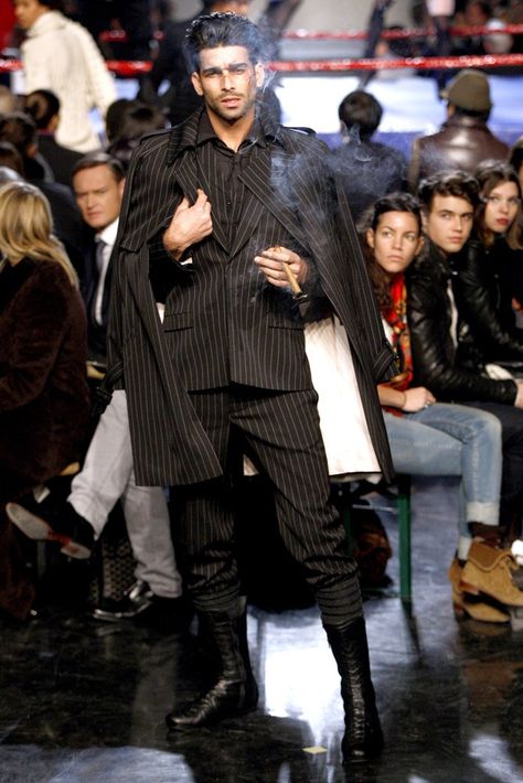 Jean Paul Gaultier 90s, 2000s Men, Vampire Fashion, Jean Paul Gaultier Haute Couture, Model Behavior, Dark Beauty Magazine, Extreme Fashion, Fancy Fashion, Winter Typ