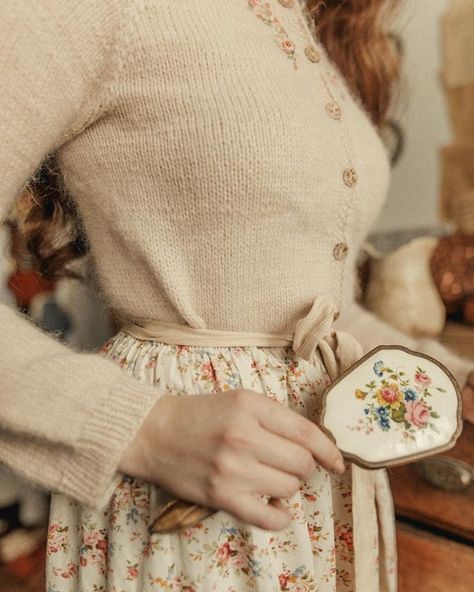 Cottage Fashion, Cottage Aesthetic, Fairytale Fashion, Cottagecore Outfits, Cottagecore Fashion, Cottagecore Style, Moda Vintage, Feminine Outfit, 가을 패션