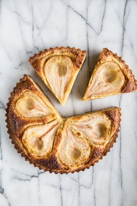 Pear And Almond Tart, Pear Almond, Almond Tart, Pear Tart, Slow Cooker Desserts, Sweet Pie, Sweet Tarts, Tart Recipes, Desert Recipes