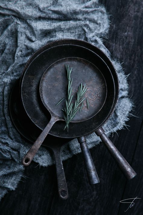 Flatlay Ideas, Dark Food Photography, Bear Cabin, Hygge Style, Food Photography Props, Camping Stuff, Food Photography Inspiration, Food Props, Prop Styling