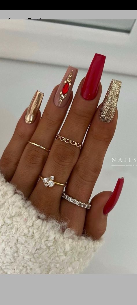 Red And Gold Nails, Gold Nail Designs, Red Christmas Nails, February Nails, Gold Nail, Acrylic Nails Coffin Pink, Long Square Acrylic Nails, Xmas Nails, Coffin Nails Designs