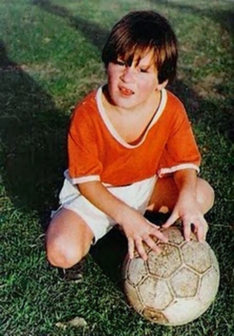 Best Photos of Lionel Messi Messi Childhood, Soccer City Stadium, Young Messi, Bicycle Kick, Ronaldo Cristiano, Lionel Andrés Messi, Leonel Messi, Juventus Fc, Champions League Final