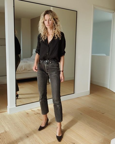 Anouk Yve on Instagram: “When in doubt on Monday classics always do #easy” Outfit Nero, Black Shirt Outfits, Anouk Yve, Black Button Up Shirt, Style Casual Chic, Black Shirts Women, Black Jeans Outfit, Look Formal, Black Button Down Shirt