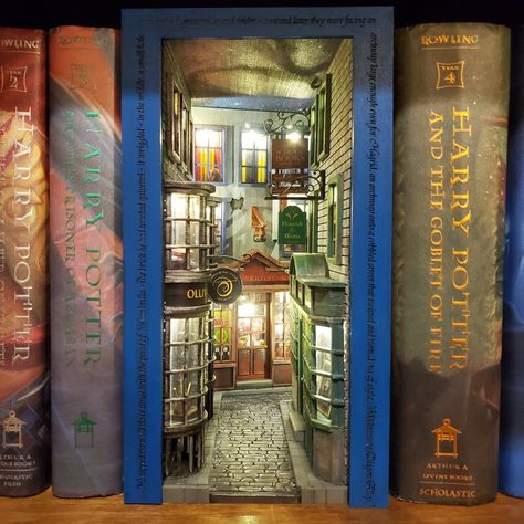 Harry Potter Diagon Alley inspired Book Nook. Ravenclaw Design. Hufflepuff Design, Harry Potter Book Nook, Diy Book Nook, Bookshelf Art, Harry Potter Room, Diagon Alley, Miniature Rooms, Harry Potter Diy, Book Nook