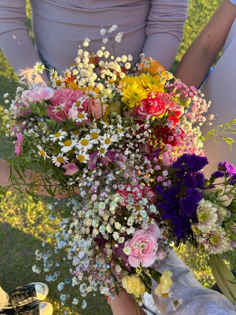 a circle of young adult women stand around their homemade bouquets, which are full of colorful flowers Nadine Core, Naomi Core, Nothing But Flowers, + Core + Aesthetic, Spring Has Sprung, Summer Of Love, My Flower, Pretty Flowers, Spring Summer