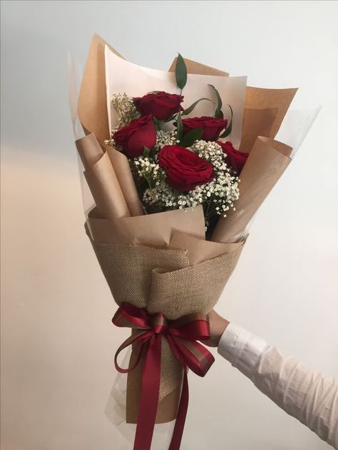 Flower Boquet, Valentine Bouquet, Flower Bouquet Diy, Flower Box Gift, Bouquet Of Roses, Boquette Flowers, Flower Gift Ideas, Gift Bouquet, Flowers Bouquet Gift