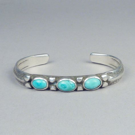 Silver Cuff Bracelet with Three Stones | Shiprock Santa Fe Nails Coral, Turquoise Stone Jewelry, Gallery Aesthetic, Turquoise Design, Silversmithing Jewelry, Gift Presentation, Silver Turquoise Jewelry, Turquoise Jewelry Native American, Ideas Nails