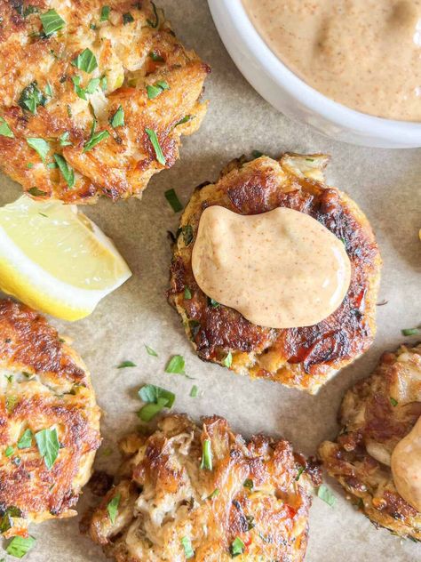 Crabcake Sauce Remoulade, Cakes With Sauce, Crab Cake Remoulade Sauce, Frozen Crab Cakes, Crab Cake Sauce, Cakes With Lemon, Homemade Crab Cakes, Crab Cake Sandwich, Canned Crab Meat