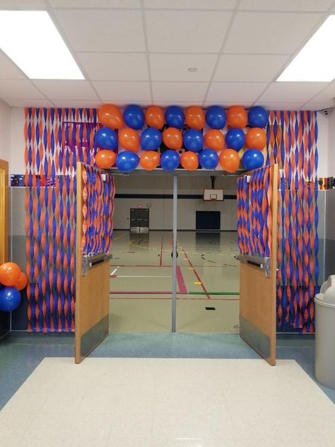 High School Gym Decorating Ideas, Basketball Game Decorations, Basketball Hallway Decorations, Football Homecoming Decoration Ideas, High School Graduation Gym Decorations, Graduation Gym Decorations, Senior Night Photo Backdrop, School Gym Party Decorations, Pep Rally Decorations Ideas