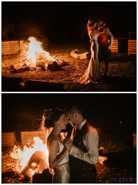 Bonfire Night Wedding Ideas, Campfire Wedding Dress, Wedding Bonfire Ideas, Bonfire Wedding Photos, Outdoor Wedding Reception Bonfire, Fall Bonfire Wedding Receptions, Bonfire Prenup, Bonfire At Wedding, Campfire Wedding Photos