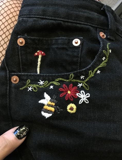 Embroidery Designs For Jeans Pockets, Embroidery Back Pocket Jeans, Embroidery On Jean Pockets, Floral Embroidery Jeans, Jeans Back Pocket Embroidery, Black Jean Embroidery, Adding Embroidery To Clothes, Embroidery Flowers On Jeans, Embroidery On Black Jeans