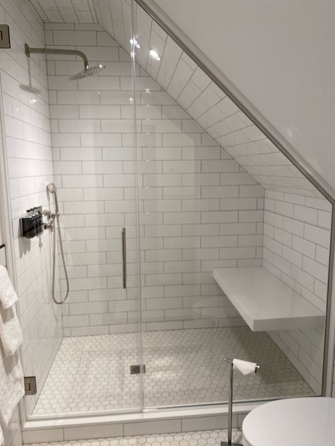 Slanted Ceiling Bathroom, Sloped Ceiling Bathroom, Attic Shower, Attic Bathroom Ideas, Small Attic Bathroom, تحت الدرج, Bathroom Under Stairs, Loft Bathroom, Attic Bathroom