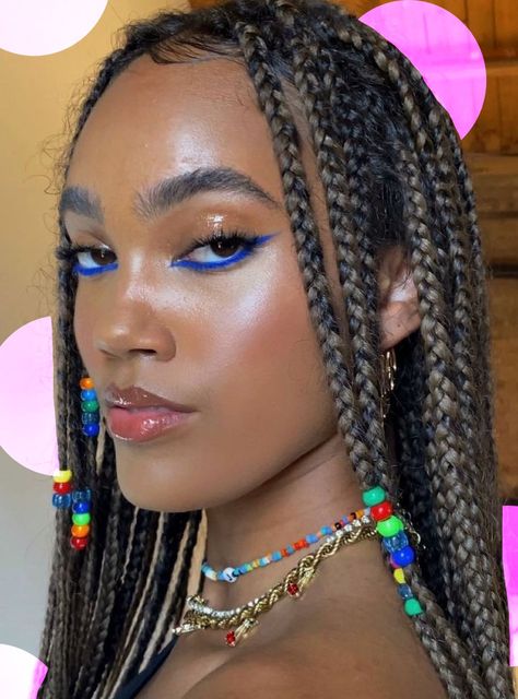 Edm Party Outfit, Festival Makeup Hooded Eyes, Black Festival Makeup, Neon Blue Makeup, Lollapalooza Makeup, Edm Festival Makeup, 90s Rave Makeup, Sapphic Summer, Blue Festival Makeup