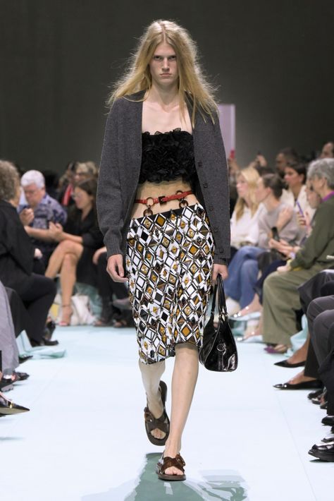 Prada Spring 2025 Ready-To-Wear Collection at Milan Fashion Week Prada Women Outfits, 2025 Runway, 2025 Trends, Trendy Fall Fashion, 2025 Spring, Trends 2025, Prada Collection, Fashion Archive, Prada Spring