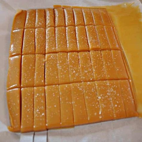 Carmel Recipe, Toffee Ice Cream, Honey Candy, Honey Caramel, Honey Diy, Butter Honey, Candy Recipes Homemade, Caramel Candy, Caramel Recipes