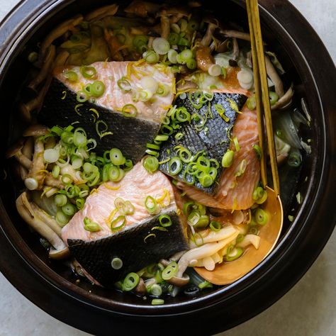 Salmon and Cabbage Nabe - The Japanese Pantry Miso Sauce Recipe, Salmon And Vegetables, Steam Salmon, Miso Sauce, Fried Salmon, Just Cooking, Sauce Recipe, Salmon Recipes, Fish And Seafood