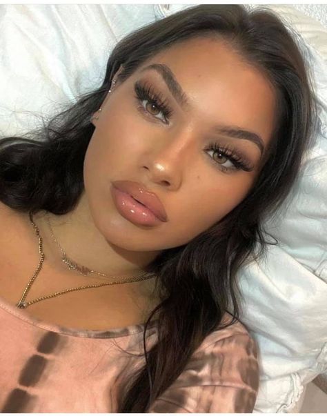 Bare Makeup Look Fresh Face, Imvu Heads, Makeup Inspiration Natural, Book Goals, Fine Shyt, Light Skin Makeup, Apartment Tips, Lips Inspiration, Sultry Makeup