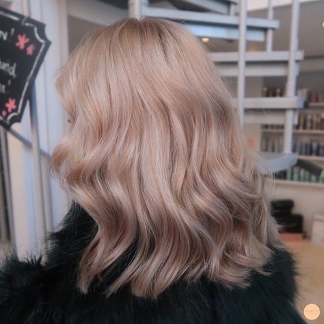 Blush Blonde Hair, Rose Blonde Hair, Blond Rose, Blonde Ombre Hair, Champagne Hair, Rose Blonde, Short Ombre Hair, Blond Balayage, Ombre Hair Blonde