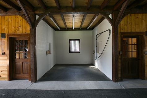 I like the swinging hose for the was hstall and the nooks built in to house shampoo and suck Luxury Horse Barns, France Countryside, Equine Facility, Dream Barn Stables, Barn Hacks, Diy Horse Barn, Horse Barn Ideas Stables, Equestrian Outfit, Barn Builders