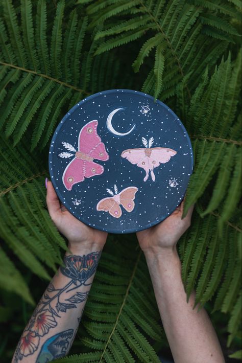 Painting Pottery Ideas Plates, Diy Ceramics, Ceramic Store, Diy Pottery Painting, Paint Pots, Color Me Mine, Diy Ceramic, Forest Painting, Diy Pottery