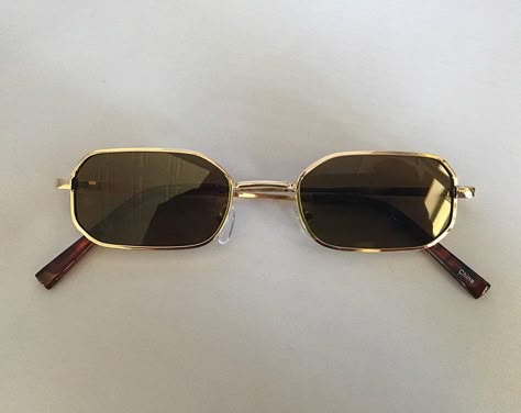 Aesthetic Sunglasses Vintage, Retro Glasses Aesthetic, Aesthetic Glasses, Aesthetic Sunglasses, Shades Glasses, Vintage Sunnies, Summer Glasses, Accessory Inspo, Cool Shades