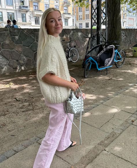 Copenhagen City And Style, Oslo Street Style, Copenhagen Style Summer, Ganni Street Style, Scandi Fashion, Stockholm Fashion Week, Clogs Outfit, Vintage Friends, Fall Streetwear