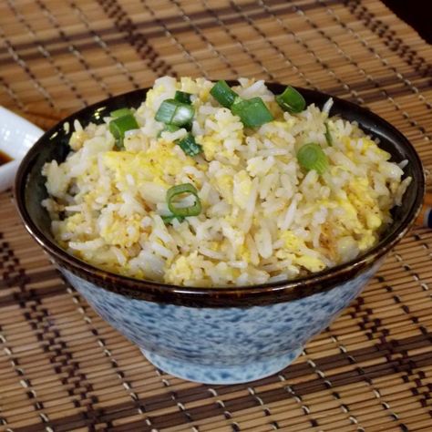 Rice Breakfast Recipes, Dollar Dinners, Breakfast Fried Rice, Rice Breakfast, Leftover Rice Recipes, Breakfast Rice, Easy Stir Fry Recipes, Asian Rice, Fried Breakfast