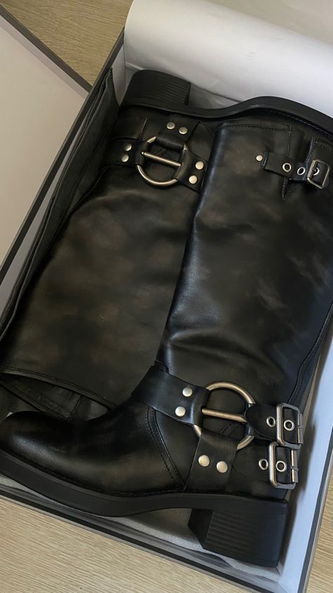 Biker Boots Aesthetic, Biker Boots Outfit, Black Biker Boots, Boots Biker, Bike Boots, Mary Jane Platform Shoes, Aesthetic Shoes, Biker Boots, Fashion Design Clothes