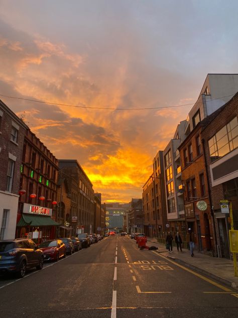 Liverpool’s beautiful sunset ⭐️ #liverpool #sunset Liverpool City Photography, Liverpool City Aesthetic, Crushes Aesthetic, Liverpool Aesthetic, Liverpool Nightlife, British Aesthetic, Liverpool City Centre, Liverpool One, Ireland Road Trip