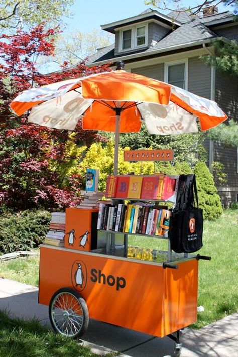 Meet the Penguin Book Truck. It's like a bookmobile that's been crossed with a food truck and turned into a bookstore.A big, delightfully orange truck with exterior shelving, the book truck Mobile Bookshop, Mini Bookstore, Book Truck, Art Pulp Fiction, Street Library, Book Cart, Mobile Library, Penguin Design, Penguin Book