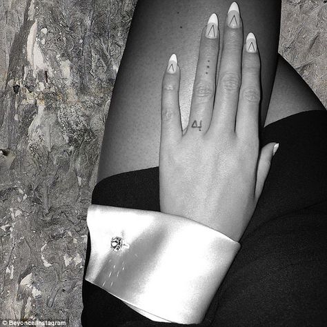 Claws are out: She also showed off her french manicure with a twist along with the cuff of her dress featuring a diamond cufflink Beyonce Nails, Long Oval Nails, French Manicure With A Twist, Beyonce Instagram, Diamond Cufflink, Beyonce Knowles Carter, Beyoncé Giselle Knowles-carter, Beyoncé Giselle Knowles, Beyonce Queen