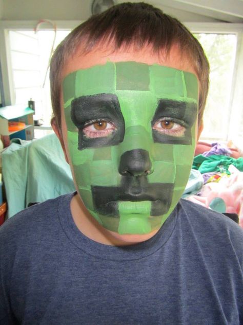 Facepainting by Snowqueen Minecraft creeper Creeper Minecraft Costume, Minecraft Creeper Face Paint, Creeper Face Paint, Creeper Makeup, Funny Face Paint Ideas, Minecraft Face Paint, Minecraft Halloween Costume, Zombie Face Paint, Creeper Costume