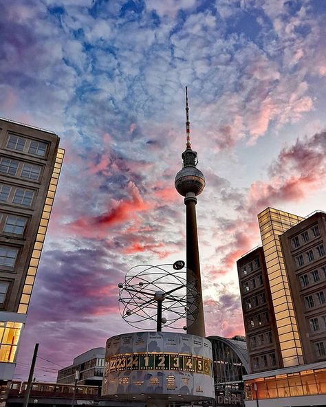 besteberlin auf Instagram: „Guten Morgen aus Berlin!🐻 Habt einen entspannten Dienstag! 📸 Foto von: @escapingthedailyroutine Wir zeigen dir das BESTE aus Berlin! Folge…“ Berlin Photos, Good Day Messages, Berlin Travel, East Berlin, Visit Germany, Berlin City, Central Europe, Berlin Germany, Best Vacations