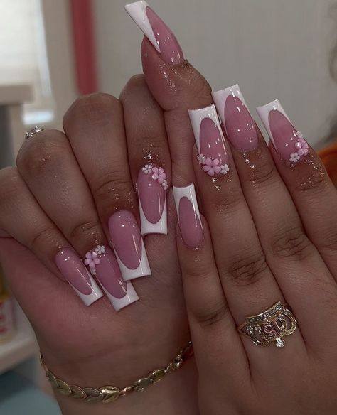 Baddie Nails Mid Length, Nail Ideas With Flower Charms, Med Nails Ideas, Flower Nail French Tip, Mexican Baddie Nails, Short Acrylic Nails Square Vacation, Pink Valentines Nails Short Square, Short French Nails With Flower, Birthday Nails Flowers