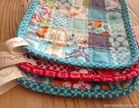 Quilted Trivet, Trivets Diy, Scrap Quilting, Sewing Activities, Mug Rug Tutorial, Scrap Projects, Christmas Quilting, Fiber Crafts, Peg Bag